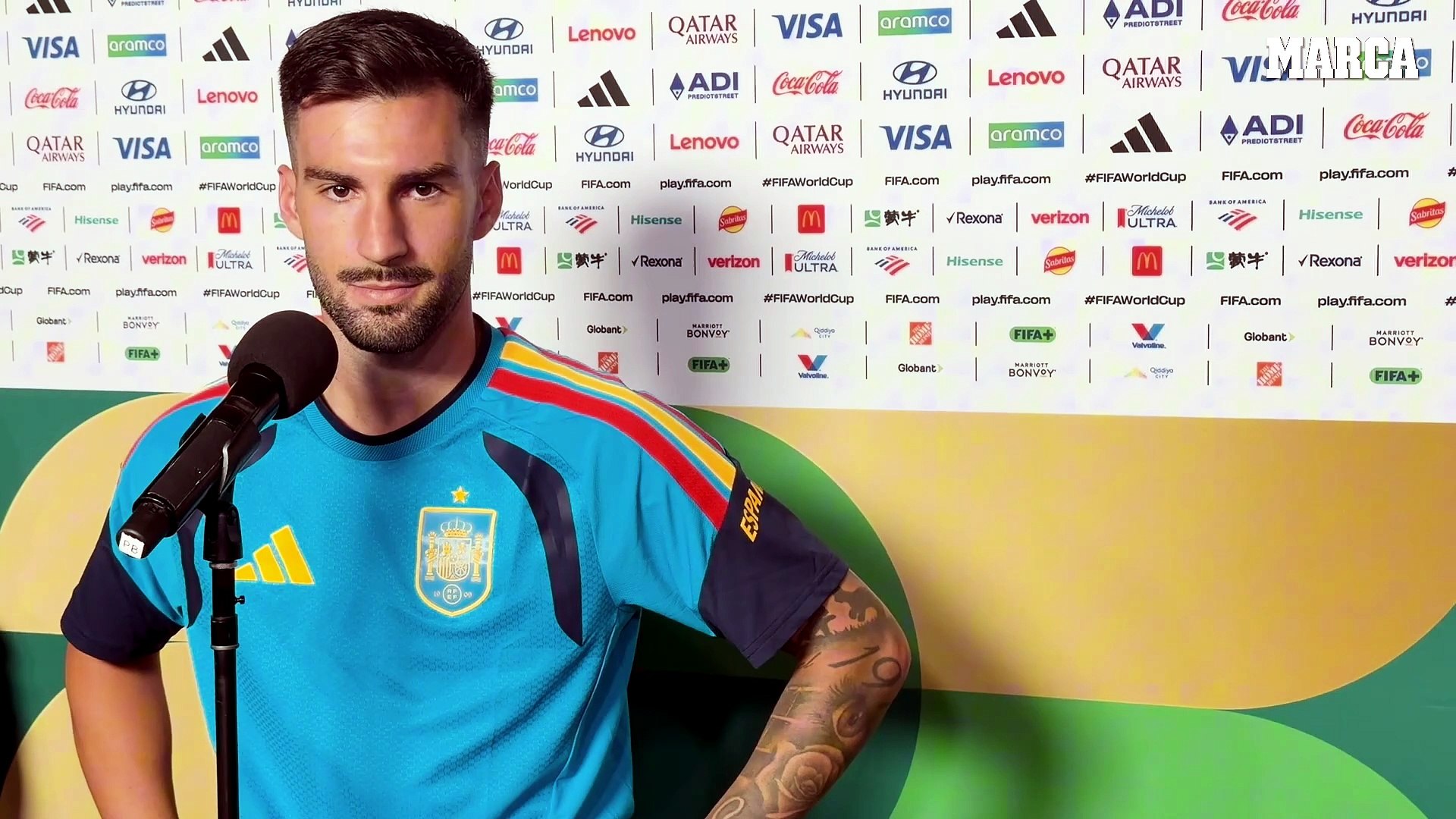 La cara de Baena cuando le dicen que a la prensa no le gusta el juego de España
