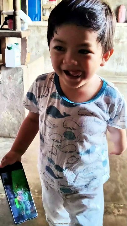 Nangita si Grey sa iyang papa then gipahapit ug papamano sa iyang tatay and nanay