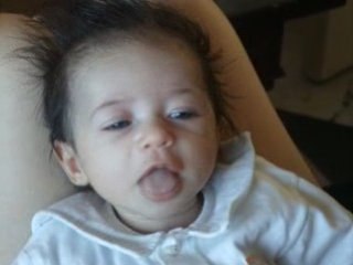 Isaora bien éveillée.