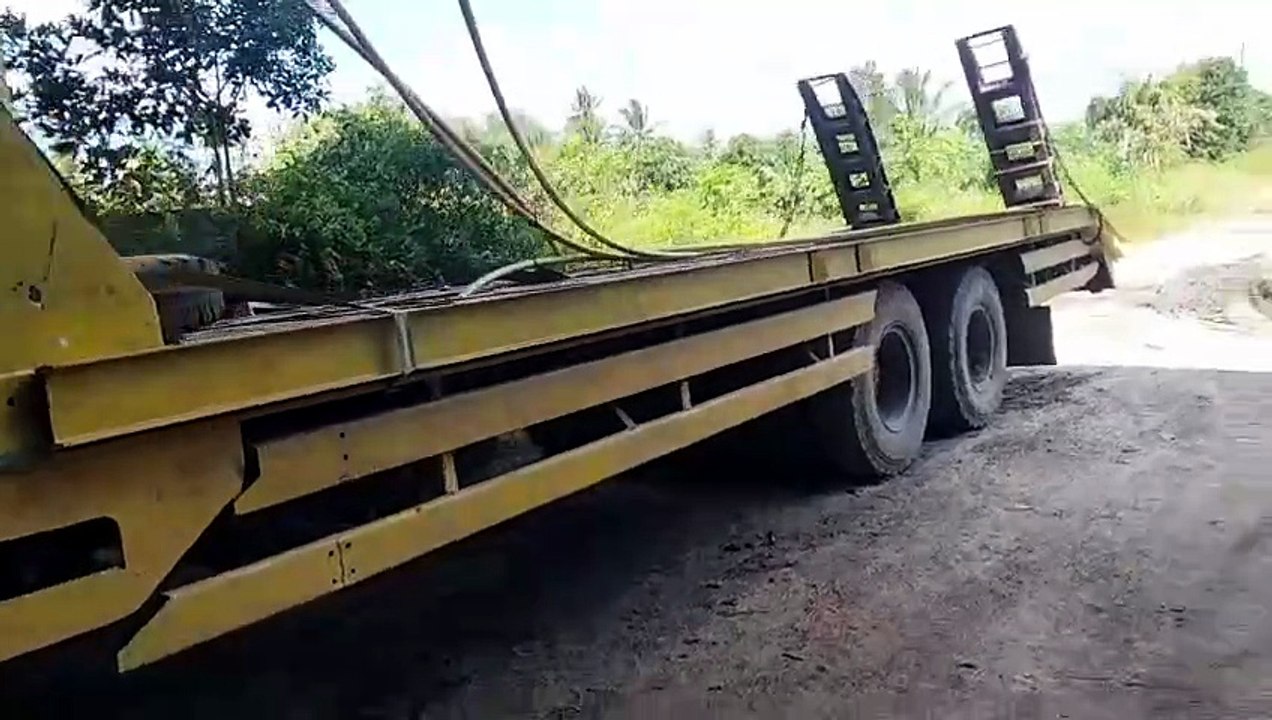Heavy-Duty Logistics : UD Trucks Quon Transporter at a Borneo Mining Site