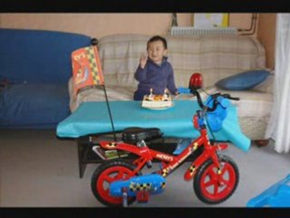 Labouheyre bébé TCHA Dylan (le 1er bb hmong de l'an 2005)