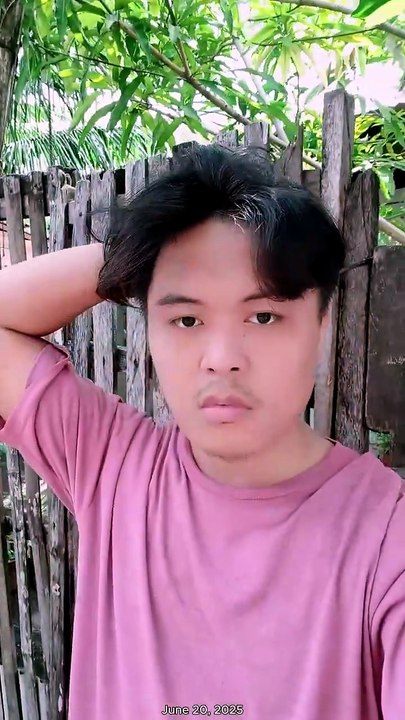 Nagpalit ug bread ug drinks si Mike sa tindahan kay gigutom siya ug giuhaw