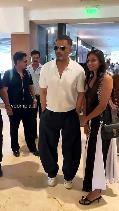 suniel shetty arrives at the promotions of a movie