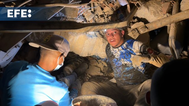 Cae la noche y los rescatistas en Venezuela continúan sus labores de búsqueda