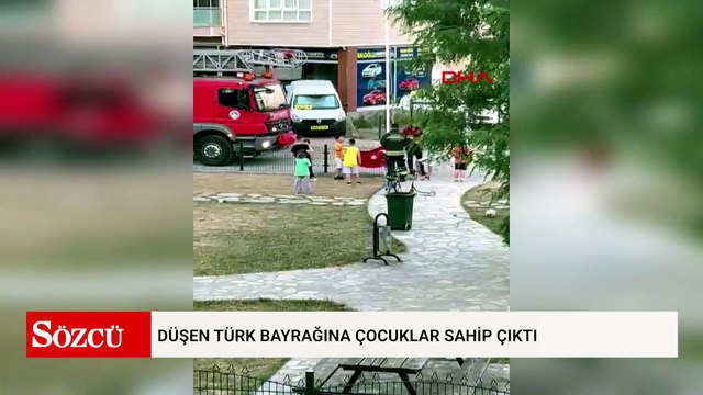 Düşen Türk bayrağına çocuklar sahip çıktı