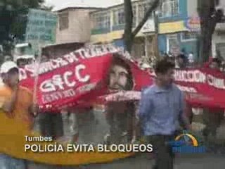 POLICIA EVITA BLOQUEOS - TUMBES