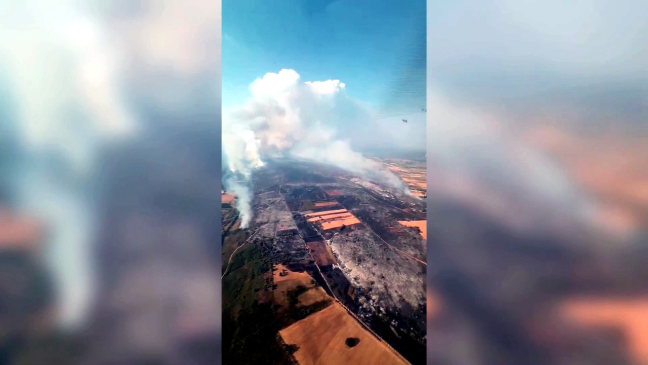 Evacuada Santa María del Condado (León) al elevarse el riesgo del incendio de San Cipriano