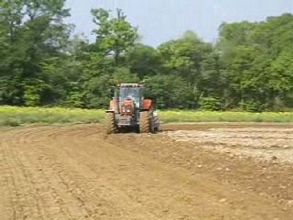 Massey ferguson 7495 dans les semis de mais 2008
