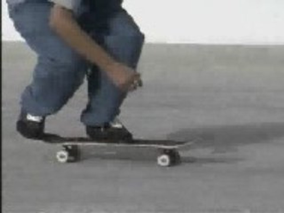 Skateboarding - How to 360 flip