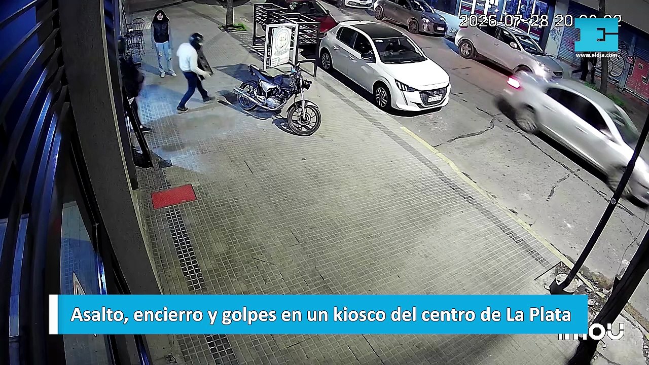 Asalto, encierro y golpes en un kiosco del centro de La Plata