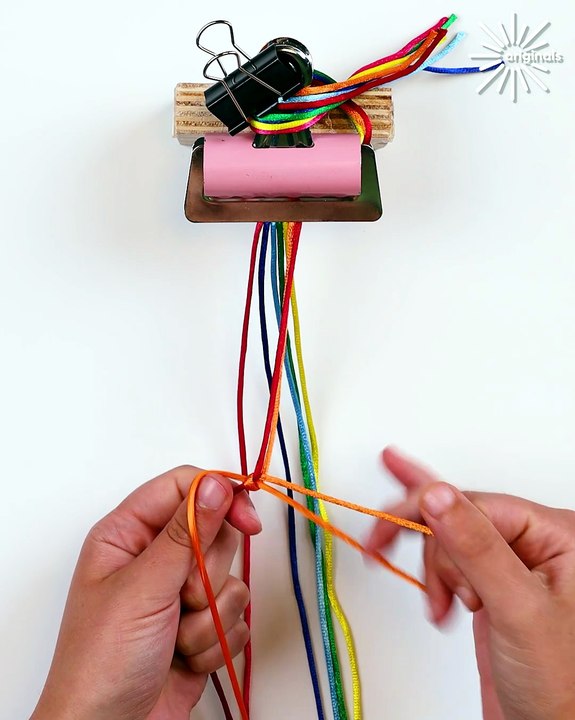Craft your own friendship bracelet with this pattern🌈