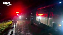 Ônibus com trabalhadores de frigorífico tomba após saída de pista em Juvinópolis