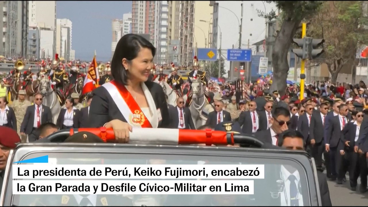 Keiko Fujimori encabeza el Desfile Cívico Militar por la Independencia de Perú
