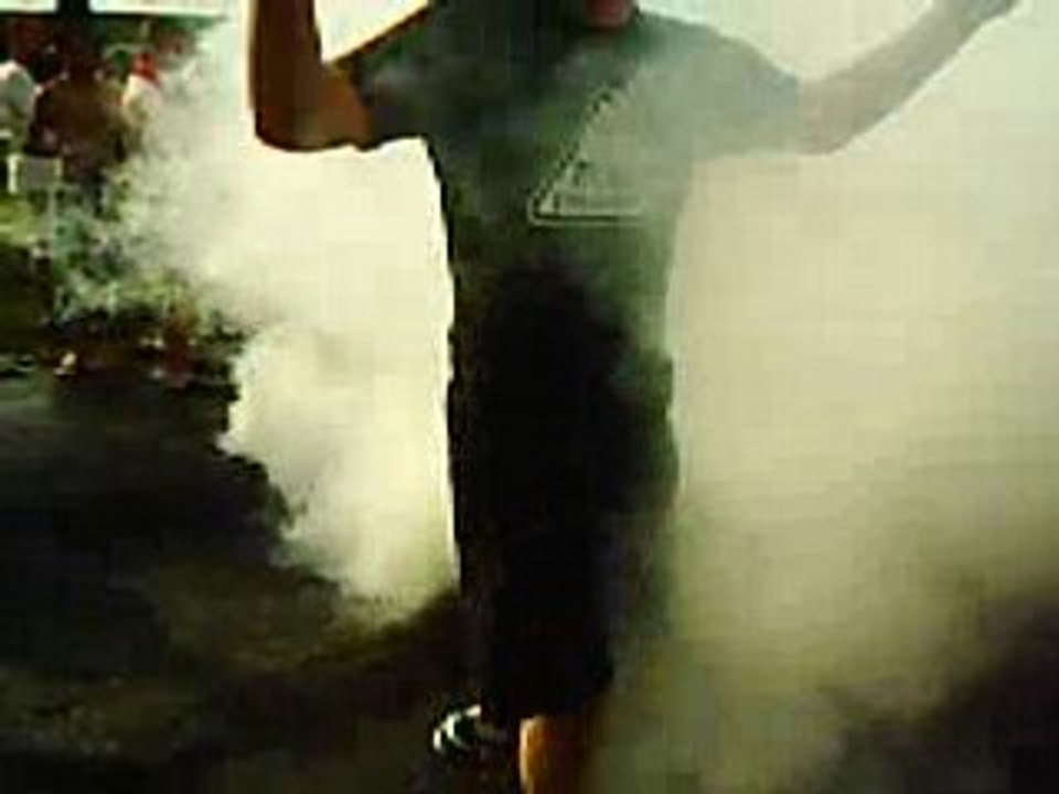 Honda qui fume les pneus