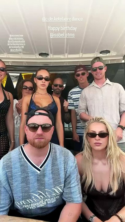 De Bruyne si diverte in spiaggia con la "De Katelaere dance"