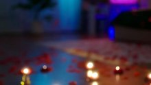 結婚四週年 鹿念初決然提出離婚 丈夫顧灼野自摯友離世後 常年照料兄弟妻兒 八年深情被耗盡 鹿念初心死抽身 可顧灼野篤定她不會走 肆意揮霍妻子的愛意_1