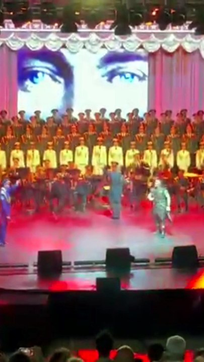 Hayko Cepkin ve Kızılordu Korosu İzmir’de ayakta alkışlandı: Dev isimlerden İzmirlilere büyük jest