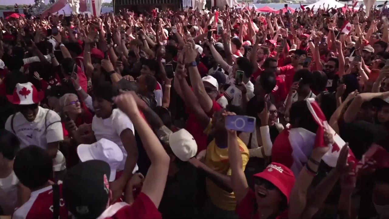De TORONTO à VANCOUVER : la FOLIE au CANADA après la qualification à la dernière minute vs AFRIQUE DU SUD | MONDIAL 2026