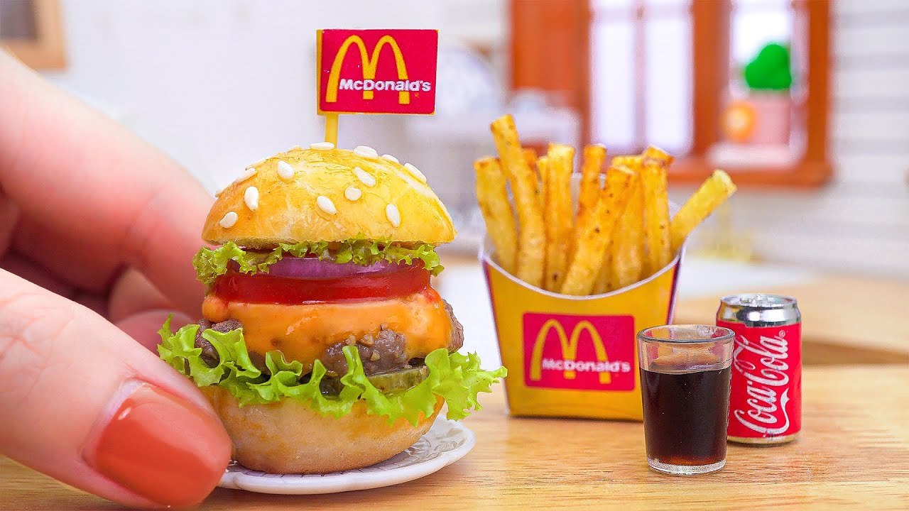 DIY 🍔 How To Make McDonald's Burger In Miniatu...