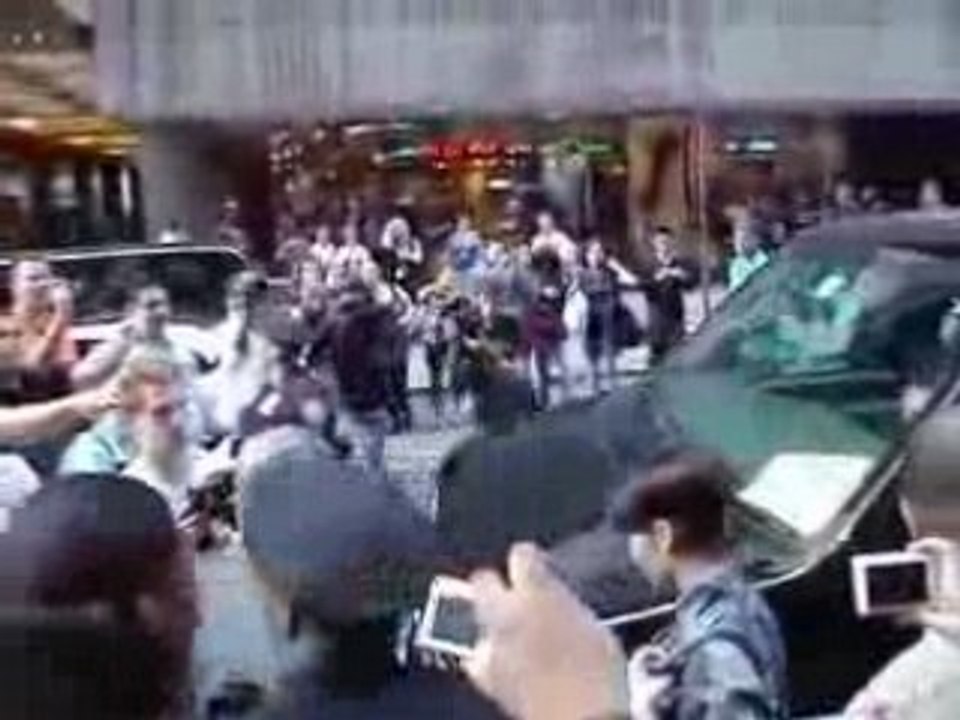 Rihanna At MTV's TRL