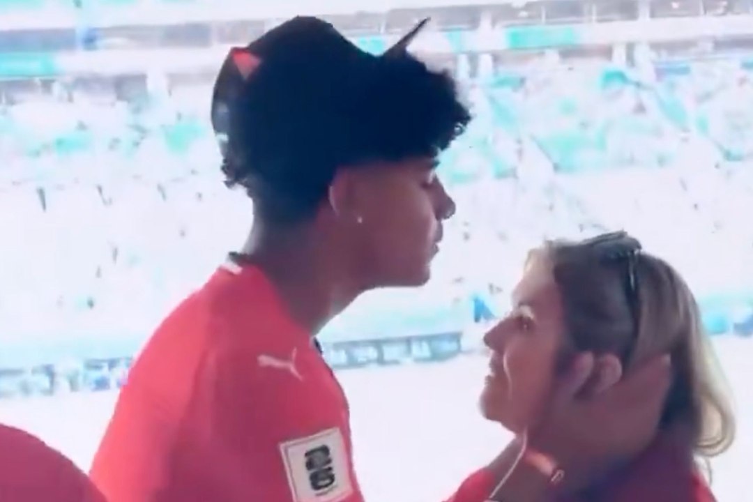 Cristiano Ronaldo Jr. conquista a los aficionados con un tierno momento junto a su abuela
