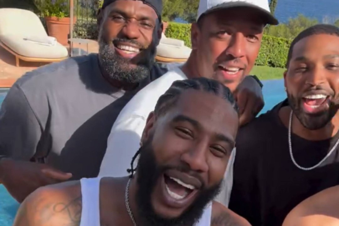 LeBron James se reúne con algunos de los Cavs campeones en 2016: de viaje por Europa
