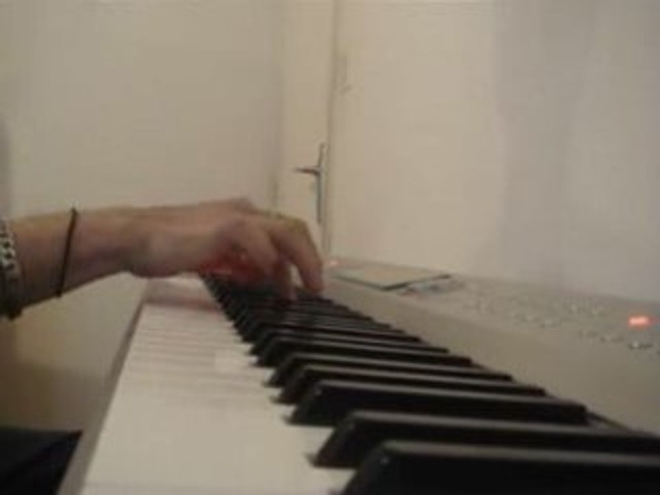 Petit japonnais forcé a cueillir des fleurs