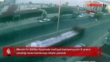 Kontrolden çıkarak 5 araca çarptı! Zincirleme trafik kazası...