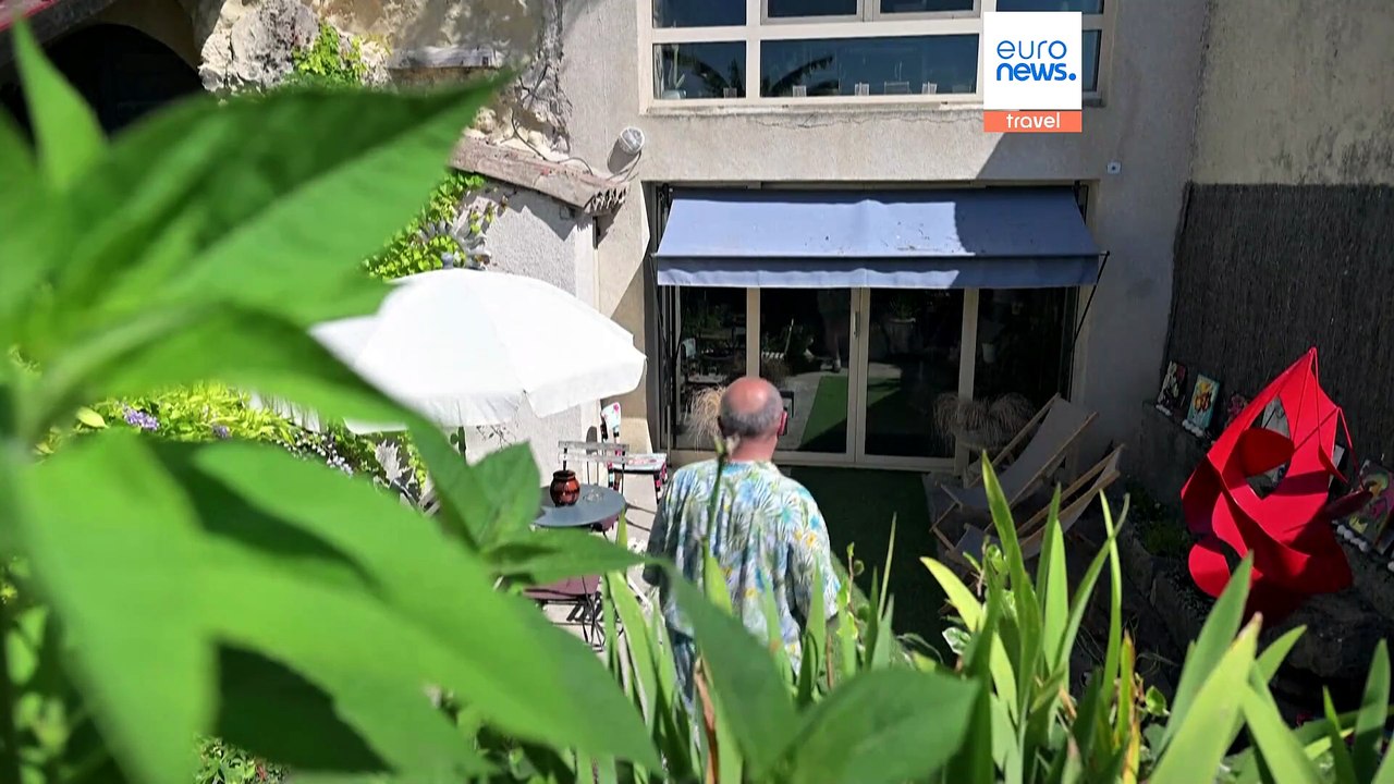 El pueblo de Francia donde las casas cueva se mantienen a 20ºC en plena ola de calor