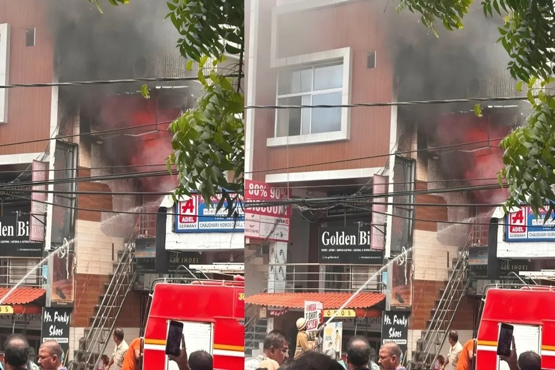 विकास नगर में जूते-चप्पल की दुकान में भीषण आग, कई दमकल गाड़ियां मौके पर