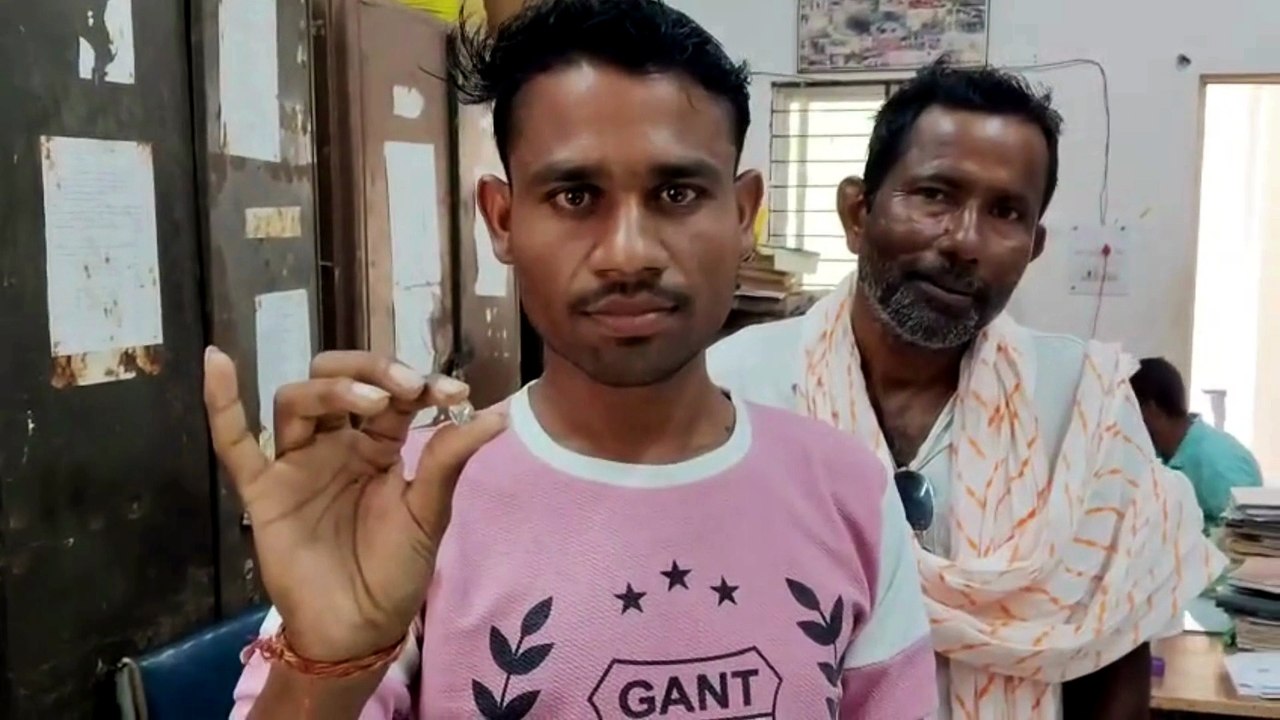 पन्ना में पिता के बाद पुत्र को खुदाई के दौरान मिला हीरा, लाखों में है कीमत