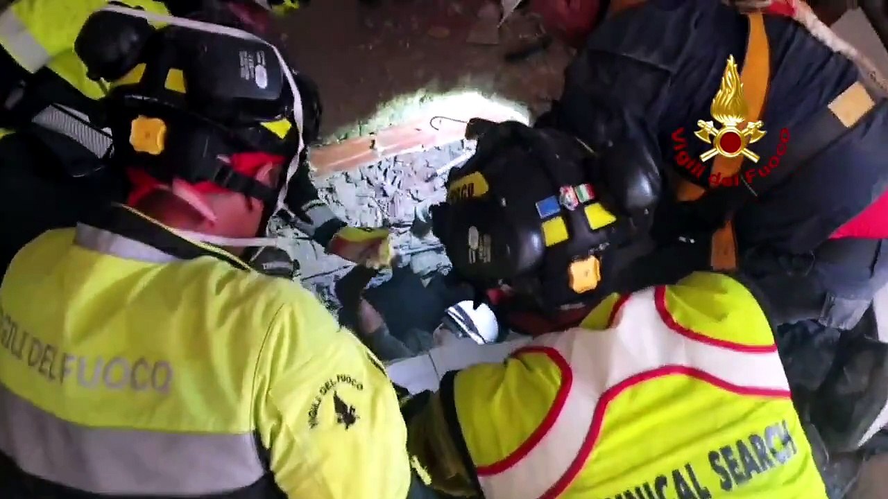 Venezuela, Vigili del Fuoco italiani al lavoro per salvare una donna e i suoi figli intrappolati sotto le macerie