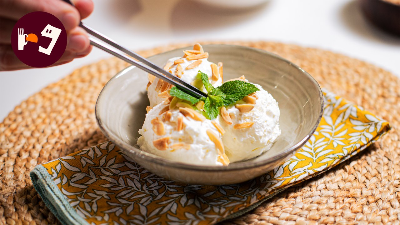 Helado CASERO de Yogur ‼️ Receta SIN HELADERA, muy SALUDABLE, rápida y FÁCIL 🍨