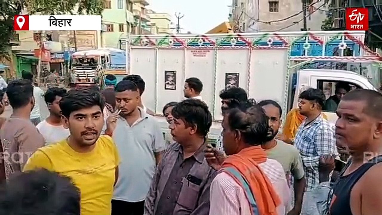 भभुआ में हाहाकार! 2 दिनों से बिजली गायब, भीषण गर्मी में त्रस्त जनता ने पुलिस के सामने काटा बवाल