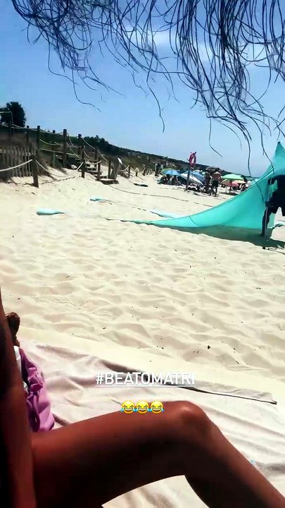 VIDEO / Federica Nargi posta un nuovo episodio di "Beato Matri" in spiaggia: tutto da ridere