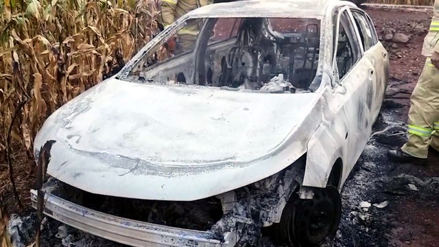 Onix fica completamente destruído após incêndio atrás de cemitério em Espigão Azul