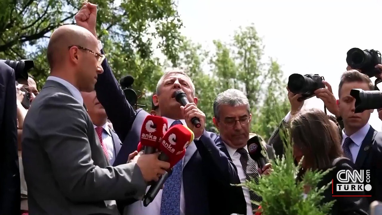 Özgür Özel, İzmir'den yeni parti sinyali verdi! CHP'li vekiller 'yeni parti'ye ne diyor?