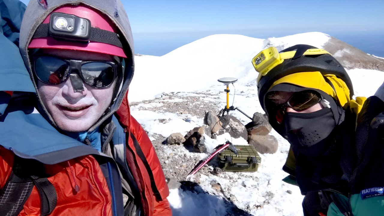 Mount Rainier Loses Crown as Summit Drops 20 Feet, Glaciers Shift South