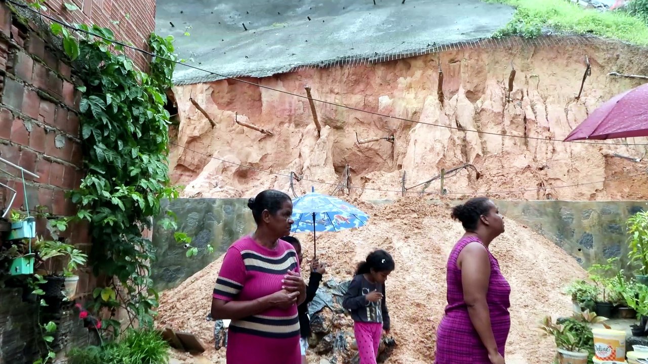 Título: Insegurança e Medo: Demora na Conclusão de Obras de Contenção em Dois Unidos, Recife, Aumenta Riscos e Desespero para Moradores