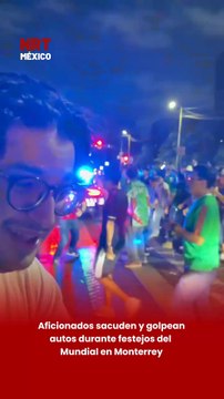 Aficionados sacuden y golpean autos durante festejos del Mundial en Monterrey