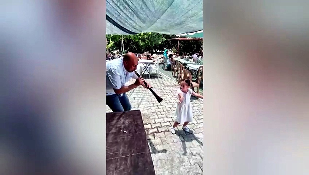 Muğla’da Kalpleri Isıtan Anlar: Down Sendromlu Kız Çökertme Oynadı, İzleyenler Hayran Kaldı!