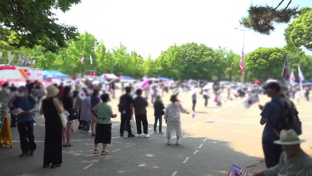 잠실 개표소 봉쇄 시위 현장에 연습용 수류탄 발견 / YTN