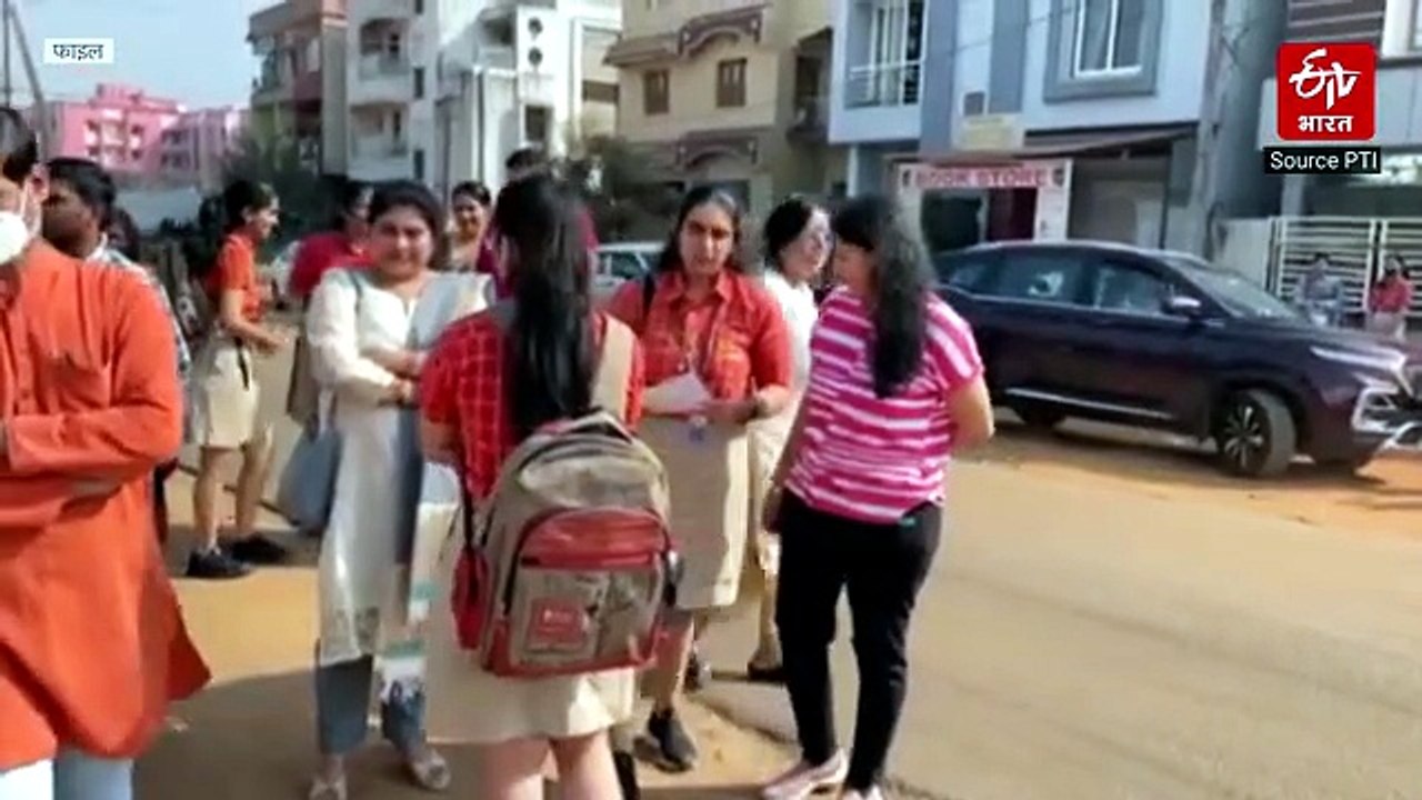 तीन भाषा नीति पर CBSE ने बदला अपना ही नियम, 10वीं में तीसरी भाषा का एग्जाम नहीं
