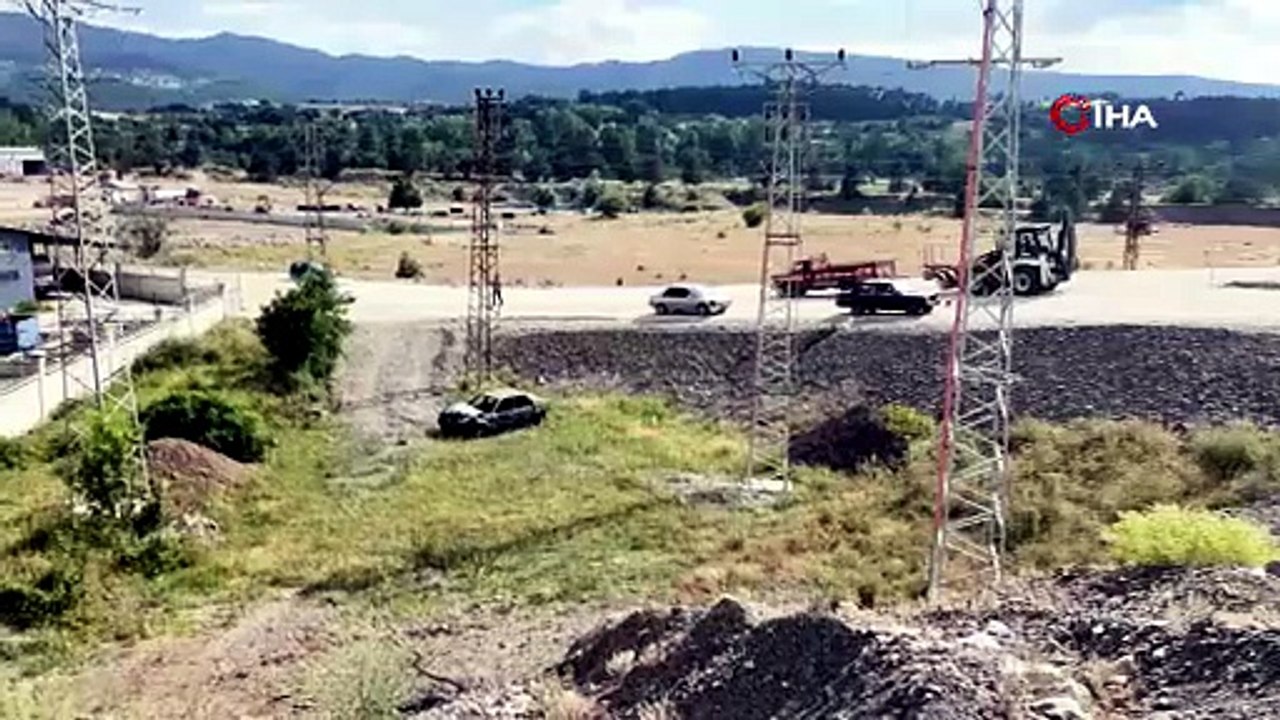 Kastamonu’da kamyonetle çarpışan otomobil yandı