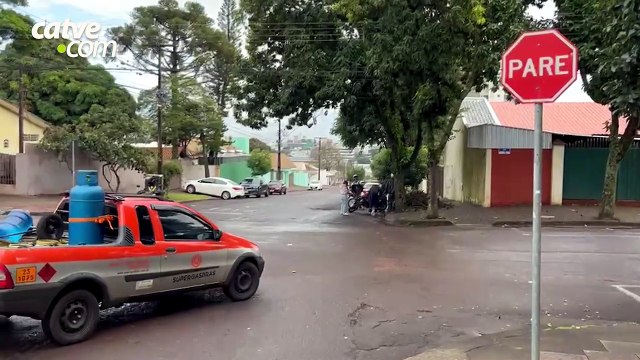 Adolescente fica ferido em acidente entre carro e moto em Cascavel