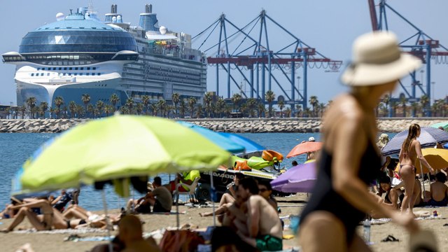 Así es el Legend of the Seas: uno de los cruceros más grandes del mundo que ha llegado a Málaga