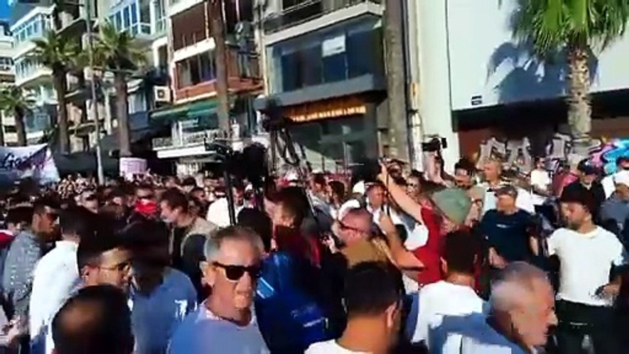 Özel ve partililer Gündoğdu'da alternatif il binasına yürüdü