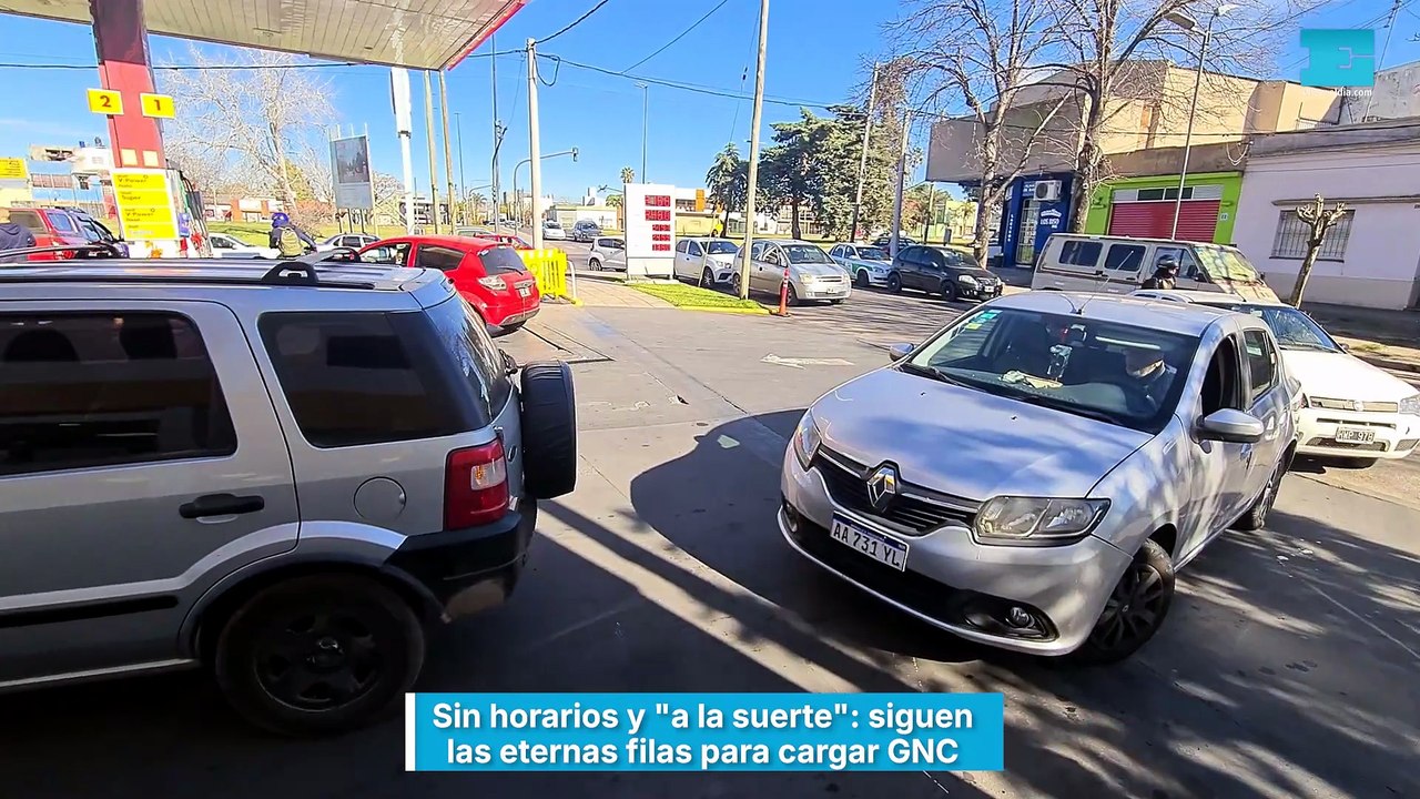 Sin horarios y "a la suerte": siguen las eternas filas para cargar GNC