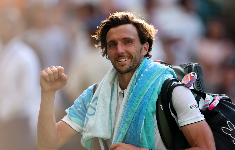 Wimbledon : Arthur Rinderknech évite le piège Oliver Tarvet