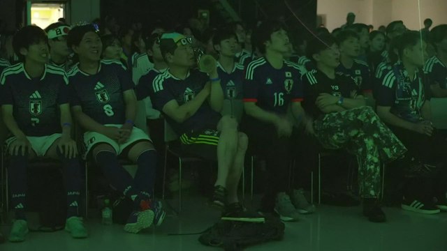 Reacción de japoneses al gol de contra Brasil em japonés